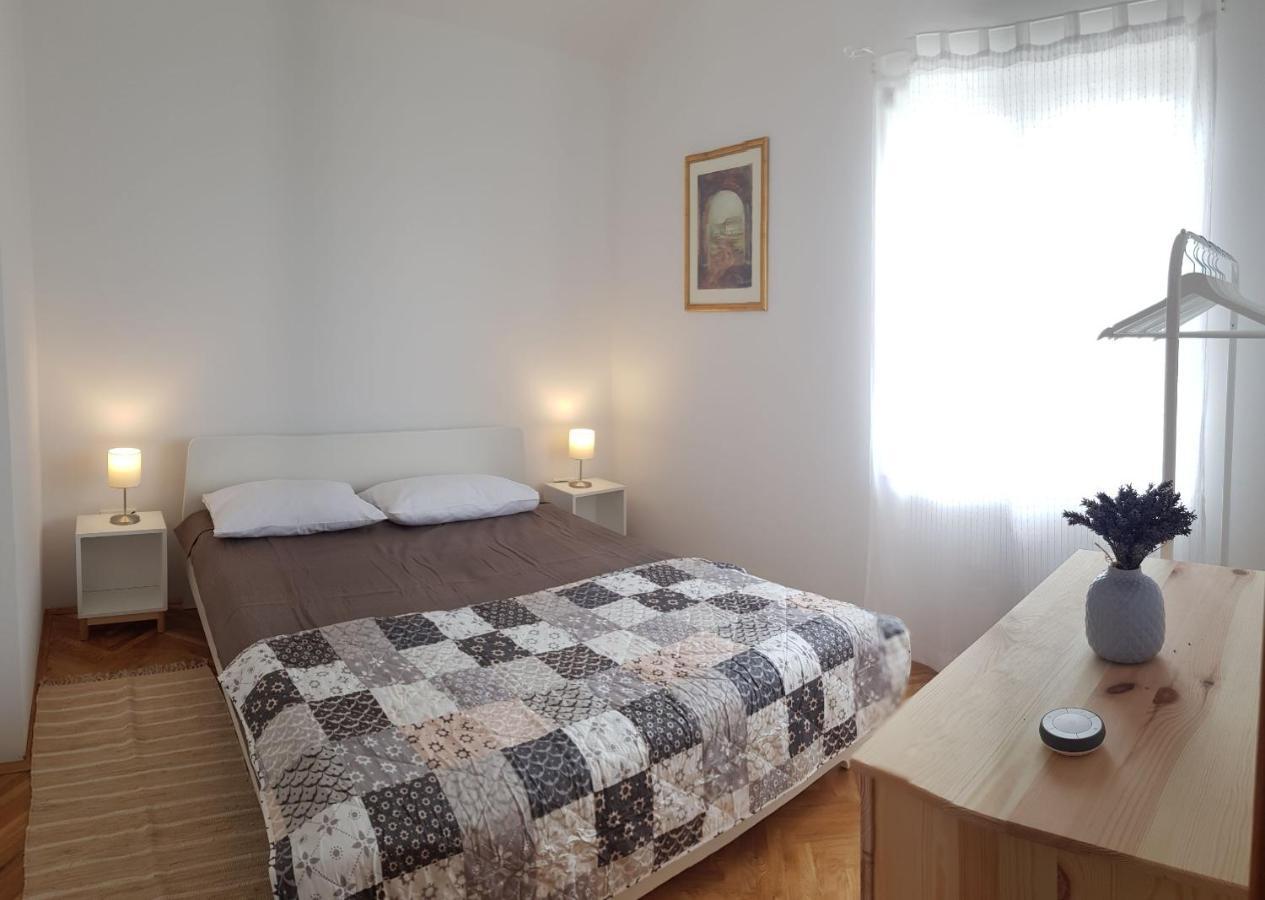 Mitra Apartments Malinska Esterno foto