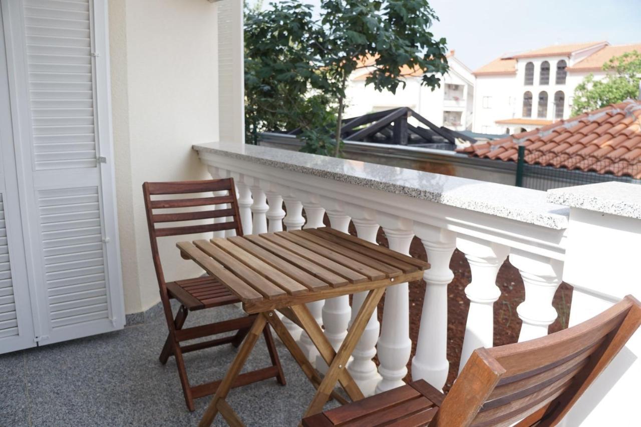 Mitra Apartments Malinska Esterno foto