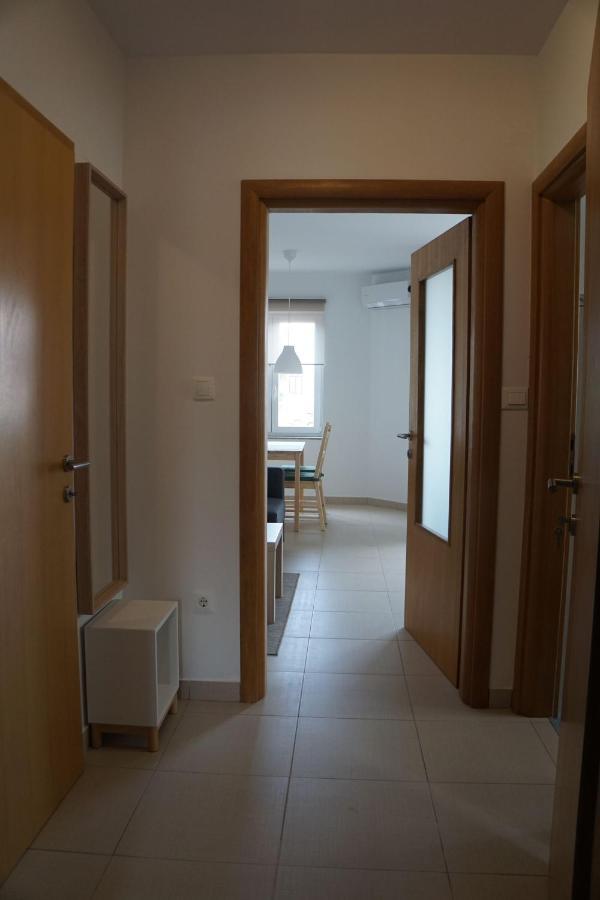 Mitra Apartments Malinska Esterno foto