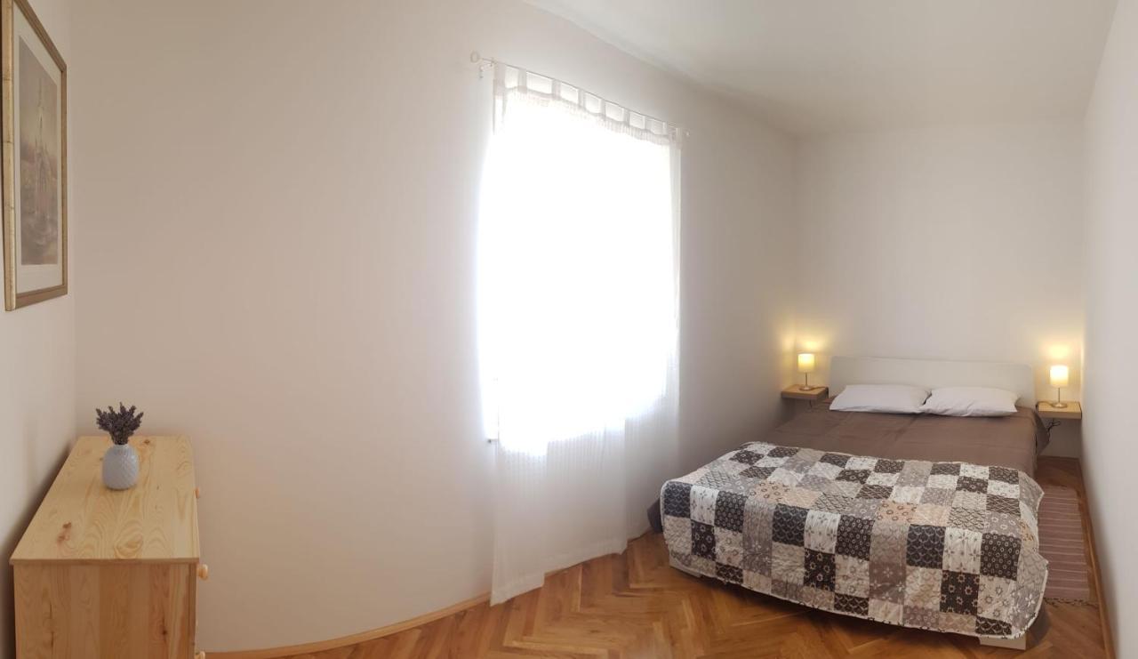 Mitra Apartments Malinska Esterno foto