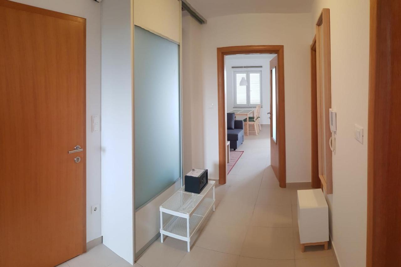 Mitra Apartments Malinska Esterno foto
