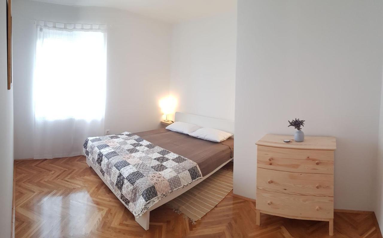Mitra Apartments Malinska Esterno foto