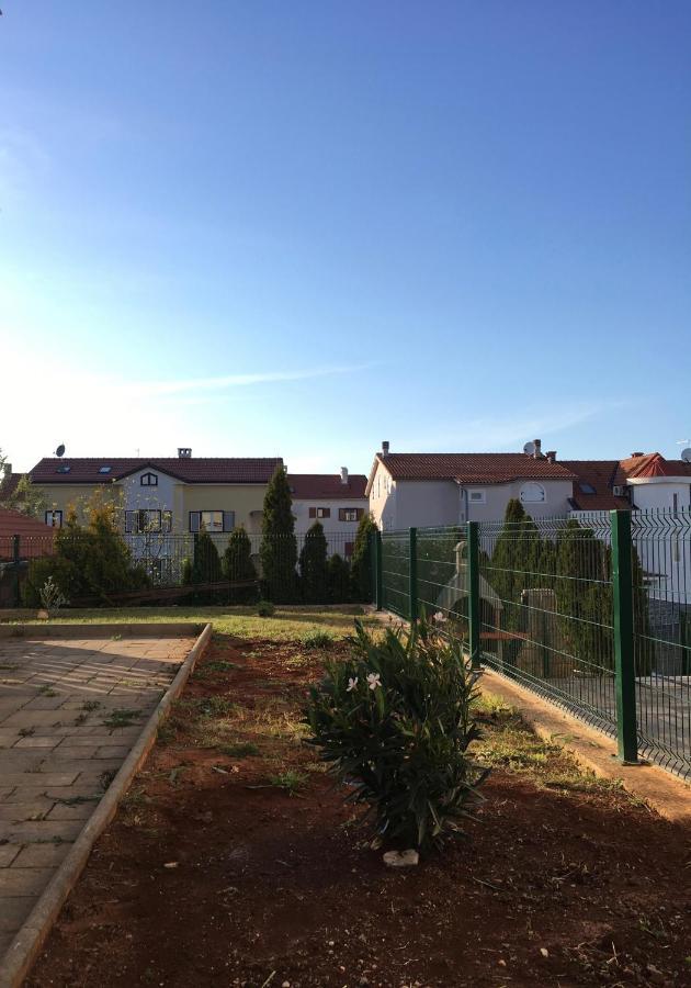 Mitra Apartments Malinska Esterno foto